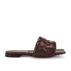BOTTEGA VENETA
The Lido Sandals
Brand new in box with dustbag. Retail: $1,350